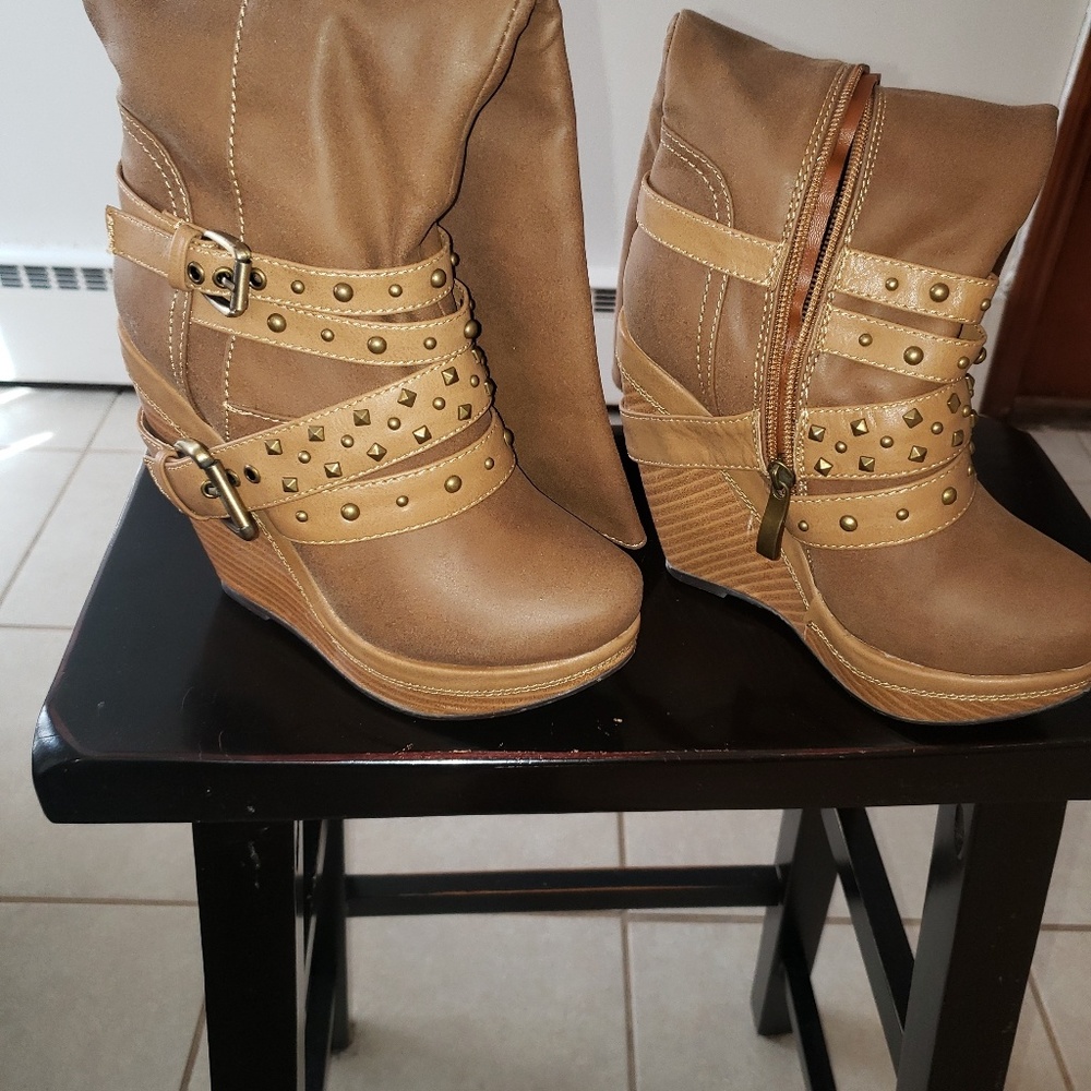 Boot - Picture 4 of 4